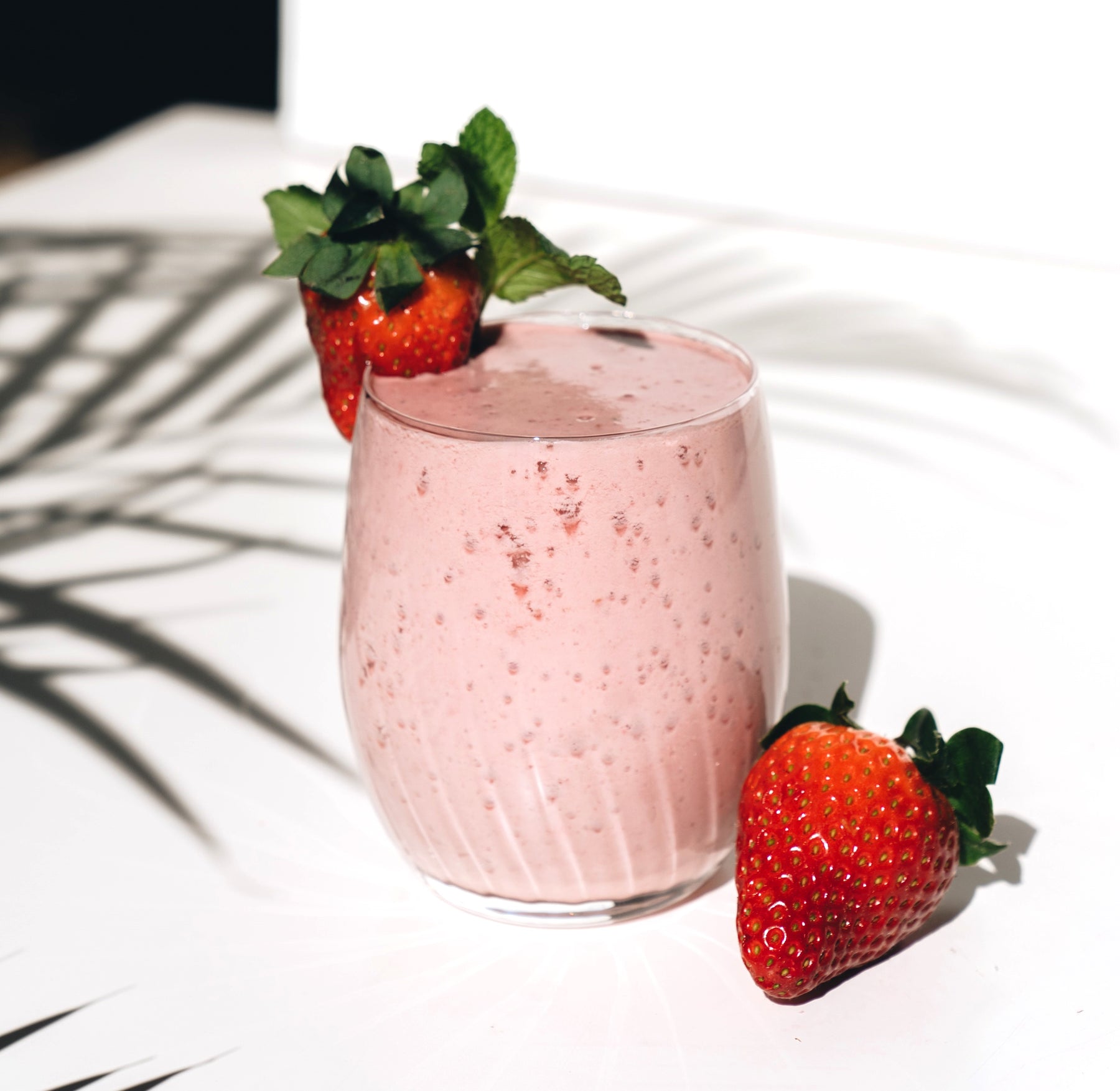 Strawberry Bounce Superfoods Smoothie